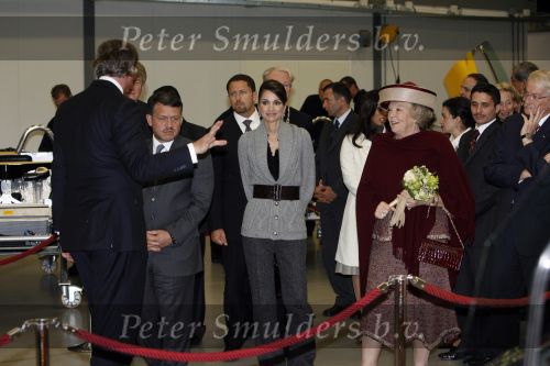Zeewolde 1 november 2006
Koning Abdullah Koningin Rania en Koningin Beatrix op bezoek bij de spyker fabriek waar ze rondgeleid worden door Viktor Muller.
