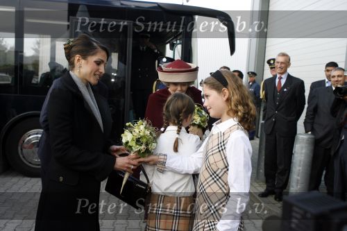 Zeewolde 1 november 2006
Koning Abdullah Koningin Rania en Koningin Beatrix op bezoek bij de spyker fabriek waar ze rondgeleid worden door Viktor Muller.