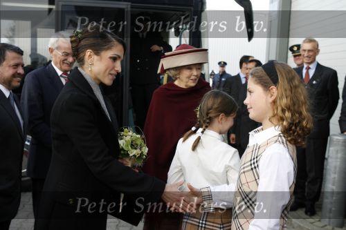 Zeewolde 1 november 2006
Koning Abdullah Koningin Rania en Koningin Beatrix op bezoek bij de spyker fabriek waar ze rondgeleid worden door Viktor Muller.