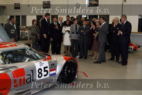 Zeewolde 1 november 2006
Koning Abdullah Koningin Rania en Koningin Beatrix op bezoek bij de spyker fabriek waar ze rondgeleid worden door Viktor Muller.