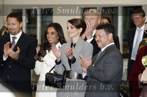 Zeewolde 1 november 2006
Koning Abdullah Koningin Rania en Koningin Beatrix op bezoek bij de spyker fabriek waar ze rondgeleid worden door Viktor Muller.