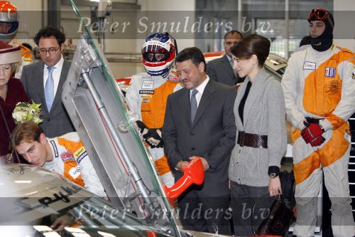 Zeewolde 1 november 2006
Koning Abdullah Koningin Rania en Koningin Beatrix op bezoek bij de spyker fabriek waar ze rondgeleid worden door Viktor Muller.