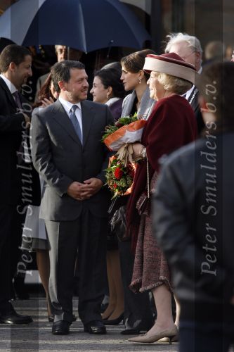 Zeewolde 1 november 2006
Koning Abdullah Koningin Rania en Koningin Beatrix op bezoek bij de spyker fabriek waar ze rondgeleid worden door Viktor Muller.