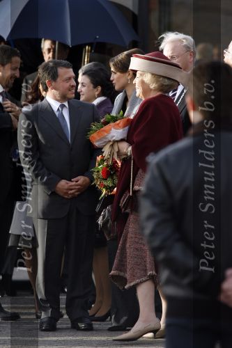 Zeewolde 1 november 2006
Koning Abdullah Koningin Rania en Koningin Beatrix op bezoek bij de spyker fabriek waar ze rondgeleid worden door Viktor Muller.