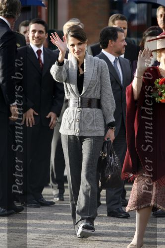 Zeewolde 1 november 2006
Koning Abdullah Koningin Rania en Koningin Beatrix op bezoek bij de spyker fabriek waar ze rondgeleid worden door Viktor Muller.