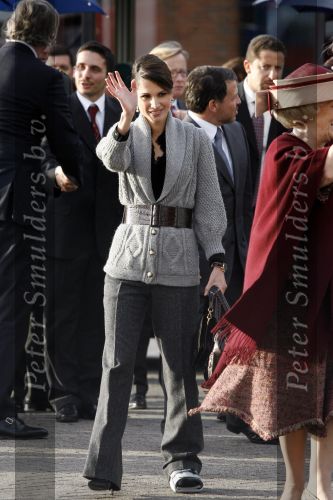 Zeewolde 1 november 2006
Koning Abdullah Koningin Rania en Koningin Beatrix op bezoek bij de spyker fabriek waar ze rondgeleid worden door Viktor Muller.