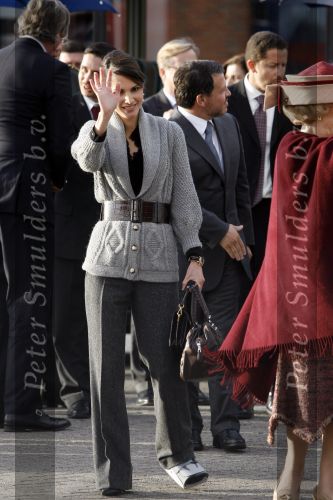 Zeewolde 1 november 2006
Koning Abdullah Koningin Rania en Koningin Beatrix op bezoek bij de spyker fabriek waar ze rondgeleid worden door Viktor Muller.
