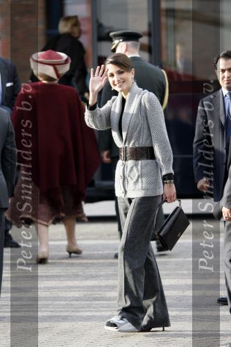 Zeewolde 1 november 2006
Koning Abdullah Koningin Rania en Koningin Beatrix op bezoek bij de spyker fabriek waar ze rondgeleid worden door Viktor Muller.