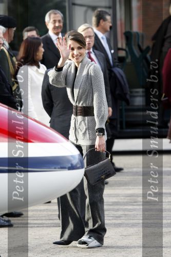 Zeewolde 1 november 2006
Koning Abdullah Koningin Rania en Koningin Beatrix op bezoek bij de spyker fabriek waar ze rondgeleid worden door Viktor Muller.