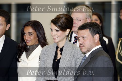 Zeewolde 1 november 2006
Koning Abdullah Koningin Rania en Koningin Beatrix op bezoek bij de spyker fabriek waar ze rondgeleid worden door Viktor Muller.