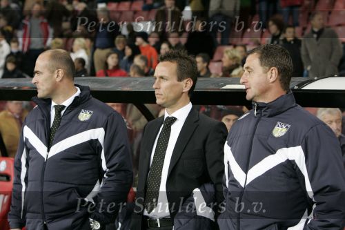 Eindhoven, 4 November 2006 Kompetitiewedstrijd PSV-NAC Eindstand 3-0  Seizoen 2006/2007
NAC trainer Ernie Brandts met assistent-trainer Leon Vlemmings en john Karelse