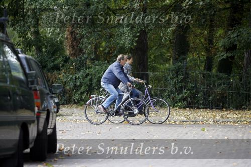 Amsterdam 30 oktober 2006
Maarten Spanjer met zijn vriendin ..Huf op de fiets.