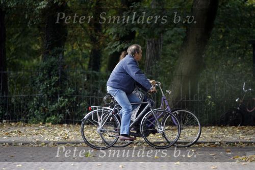 Amsterdam 30 oktober 2006
Maarten Spanjer met zijn vriendin ..Huf op de fiets.