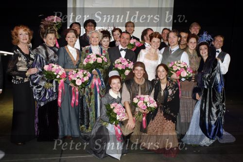 Apeldoorn 2 november 2006
Premiere My fair lady met Celine Purcell en Thom Hoffman.
Celine Thom Paul haenen Bob Fosco en Seth Gaaikema
Peter Smulders bv