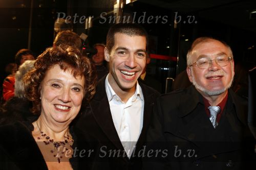 Apeldoorn 2 november 2006
Premiere My fair lady.
Oren Schrijver met zijn schoonouders
Peter Smulders bv