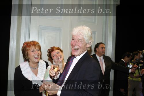 Apeldoorn 2 november 2006
Premiere My fair lady met Celine Purcell en Thom Hoffman.
Celine Paul v Vliet en Annewil Blankers
Peter Smulders bv