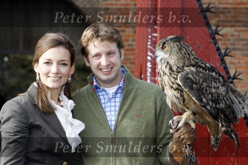 Muiden 3 september 2006
Prinses Aimee en Prins Floris bij muiderslot voor make af difference day. met roofvogel uil
Peter Smulders bv
