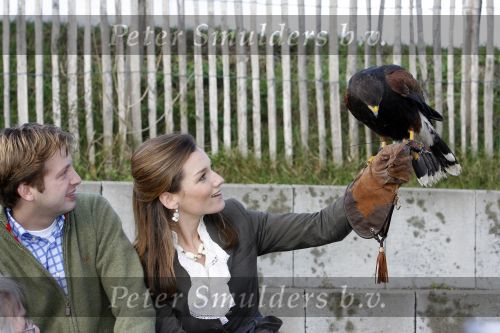 Muiden 3 september 2006
Prinses Aimee en Prins Floris bij muiderslot voor make af difference day. met roofvogel uil
Peter Smulders bv
