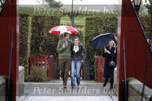 Muiden 3 september 2006
Prinses Aimee en Prins Floris onder paraplu bij muiderslot.
Peter Smulders bv