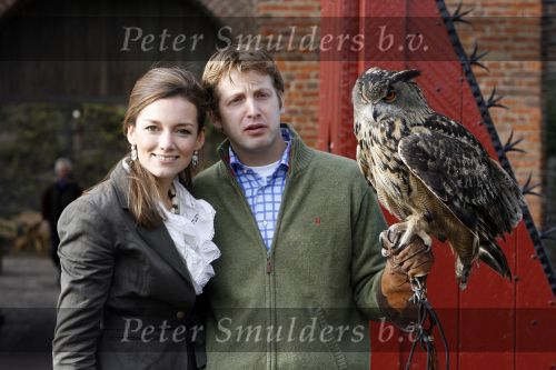 Muiden 3 september 2006
Prinses Aimee en Prins Floris bij muiderslot voor make af difference day. met roofvogel uil
Peter Smulders bv