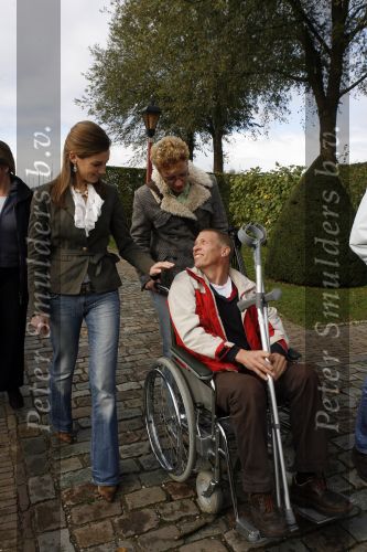 Muiden 3 september 2006
Prinses Aimee en Prins Floris bij muiderslot voor make af difference day. met roofvogel uil
Peter Smulders bv