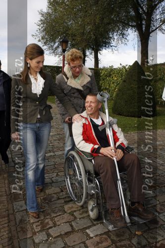 Muiden 3 september 2006
Prinses Aimee en Prins Floris bij muiderslot voor make af difference day. met roofvogel uil