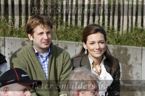 Muiden 3 september 2006
Prinses Aimee en Prins Floris bij muiderslot voor make af difference day. met roofvogel uil
Peter Smulders bv