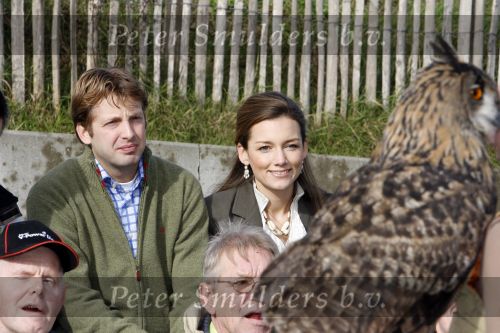 Muiden 3 september 2006
Prinses Aimee en Prins Floris bij muiderslot voor make af difference day. met roofvogel uil