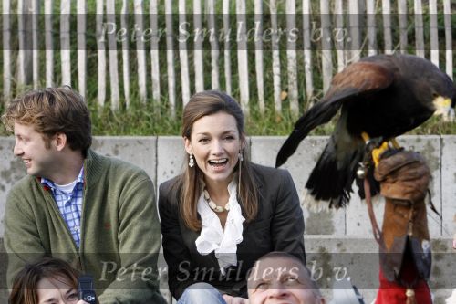 Muiden 3 september 2006
Prinses Aimee en Prins Floris bij muiderslot voor make af difference day. met roofvogel uil