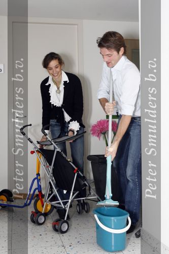 Amsterdam 3 november 2006
Prins Maurits en Prinses marilene dwijlen strijken en broodjes smeren bij het Ronald Mc Donald huis in Amsterdam.
Peter Smulders bv