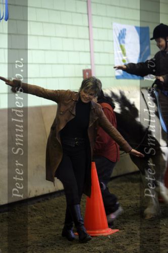 Almere 3 november 2006
Prinses laurentien op manege met verstandelijk gehandicapten voor Make a difference day.