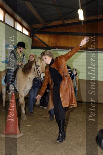 Almere 3 november 2006
Prinses laurentien op manege met verstandelijk gehandicapten voor Make a difference day.
Peter Smulders bv