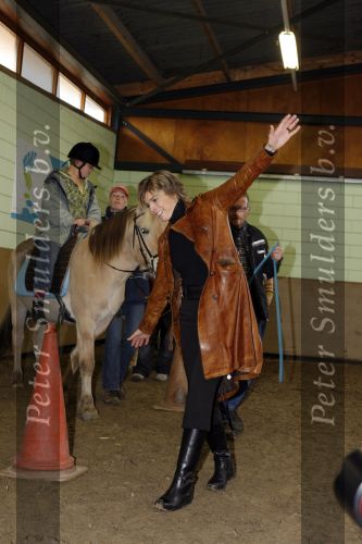 Almere 3 november 2006
Prinses laurentien op manege met verstandelijk gehandicapten voor Make a difference day.
Peter Smulders bv