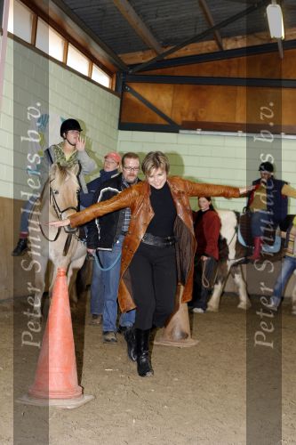 Almere 3 november 2006
Prinses laurentien op manege met verstandelijk gehandicapten voor Make a difference day.