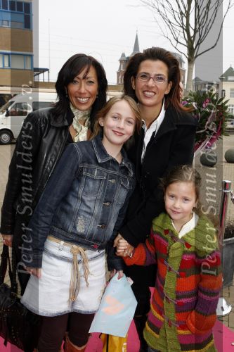 Scheveningen 25 oktober 2006
Premiere Kus in circustheater.
Rebecca Frequin met een vriendin