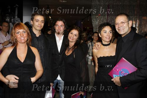 Den Bosch 22 oktober 2006
Premiere Grease in Den Bosch.
Rob de Nijs met zijn vriendin en Belinda Meuldijk met vriend Thiery en Robert met zijn vriendin