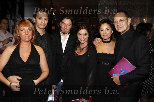 Den Bosch 22 oktober 2006
Premiere Grease in Den Bosch.
Rob de Nijs met zijn vriendin en Belinda Meuldijk met vriend Thiery en Robert met zijn vriendin