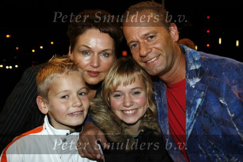 Rotterdam 26 oktober 2006
Premiere Holiday on ice in ahoy.
Ron Boszhard met vrouw en kinderen
