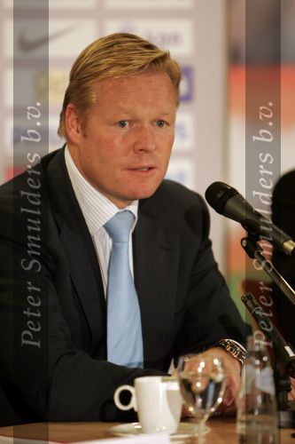 Eindhoven, 4 November 2006 Kompetitiewedstrijd PSV-NAC Eindstand 3-0 Seizoen 2006/2007
Ronald Koeman tijdens de persconferentie