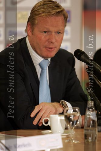 Eindhoven, 4 November 2006 Kompetitiewedstrijd PSV-NAC Eindstand 3-0 Seizoen 2006/2007
Ronald Koeman tijdens de persconferentie