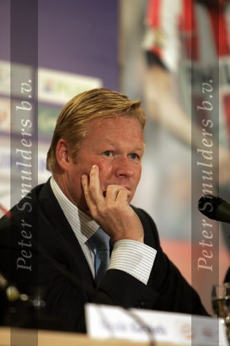 Eindhoven, 4 November 2006 Kompetitiewedstrijd PSV-NAC Eindstand 3-0 Seizoen 2006/2007
Ronald Koeman tijdens de persconferentie