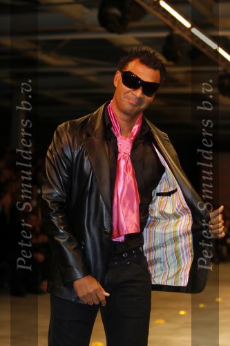 Amsterdam 30 oktober 2006.
Presentatie kledinglijn Gordon in het confectie centrum. Ruud Gullit Winston Gerschtanowitz Winston Post  als mannequin
