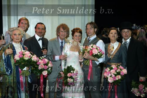 Apeldoorn 2 november 2006
Premiere My fair lady met Celine Purcell en Thom Hoffman.
Veline Thom Paul haenen Bob Fosco en Seth Gaaikema