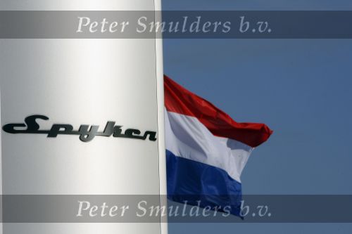 Zeewolde 1 november 2006
Koning Abdullah Koningin Rania en Koningin Beatrix op bezoek bij de spyker fabriek waar ze rondgeleid worden door Viktor Muller.