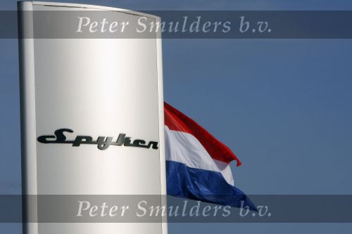 Zeewolde 1 november 2006
Koning Abdullah Koningin Rania en Koningin Beatrix op bezoek bij de spyker fabriek waar ze rondgeleid worden door Viktor Muller.