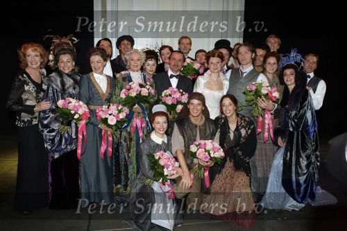 Apeldoorn 2 november 2006
Premiere My fair lady met Celine Purcell en Thom Hoffman.
Veline Thom Paul haenen Bob Fosco en Gerrie v d Klei