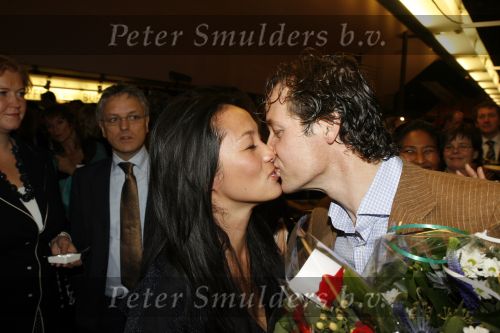 Apeldoorn 2 november 2006
Premiere My fair lady .
Thom Hofmann met zijn vrouw