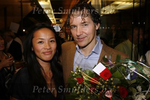 Apeldoorn 2 november 2006
Premiere My fair lady .
Thom Hofmann met zijn vrouw