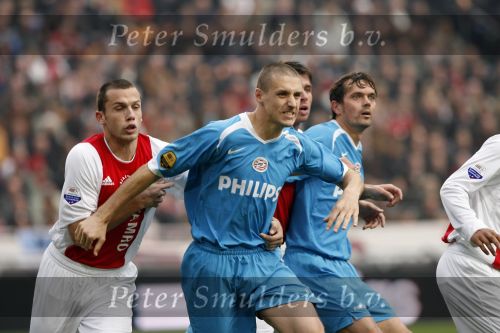 Amsterdam 12 november 2006
AJAX-PSV 0-1 in de arena.Timmy Simons en Johnny Heitinga
Peter Smulders bv