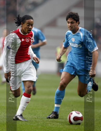 Amsterdam 12 november 2006
AJAX-PSV 0-1 in de arena. Urby Emanuelson met Manuel da Costa
Peter Smulders bv